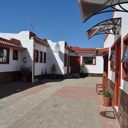 Timo's guesthouse accommodation Lüderitz Extérieur photo
