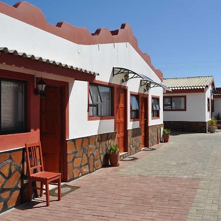 Timo's guesthouse accommodation Lüderitz Extérieur photo
