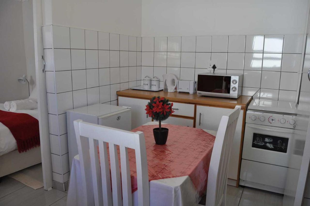 Timo's guesthouse accommodation Lüderitz Extérieur photo