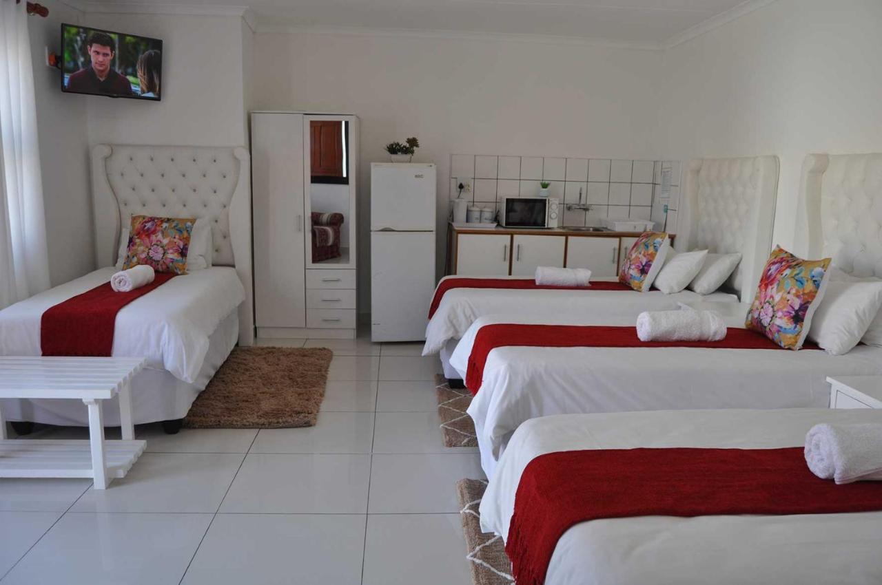 Timo's guesthouse accommodation Lüderitz Extérieur photo