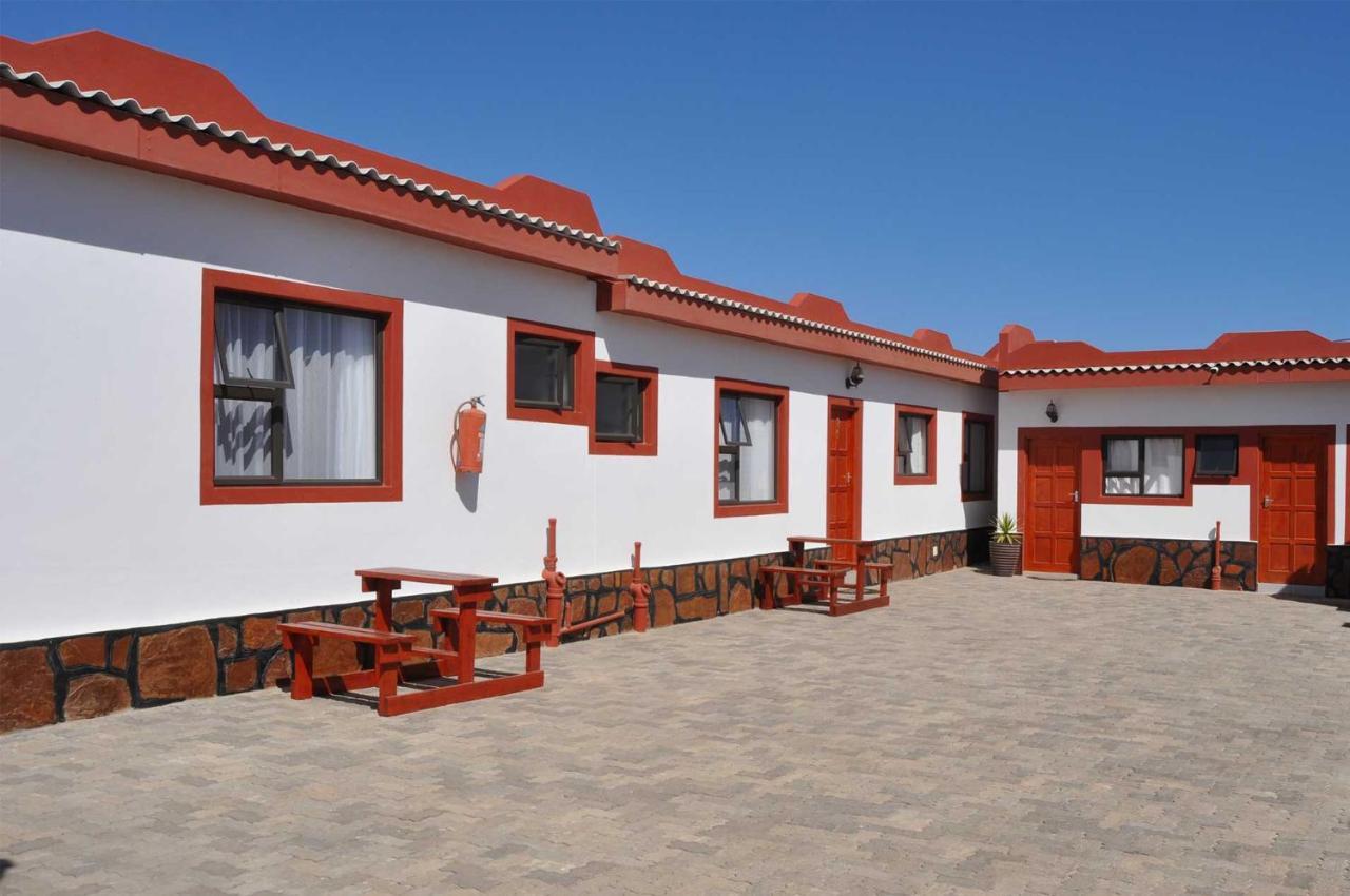 Timo's guesthouse accommodation Lüderitz Extérieur photo