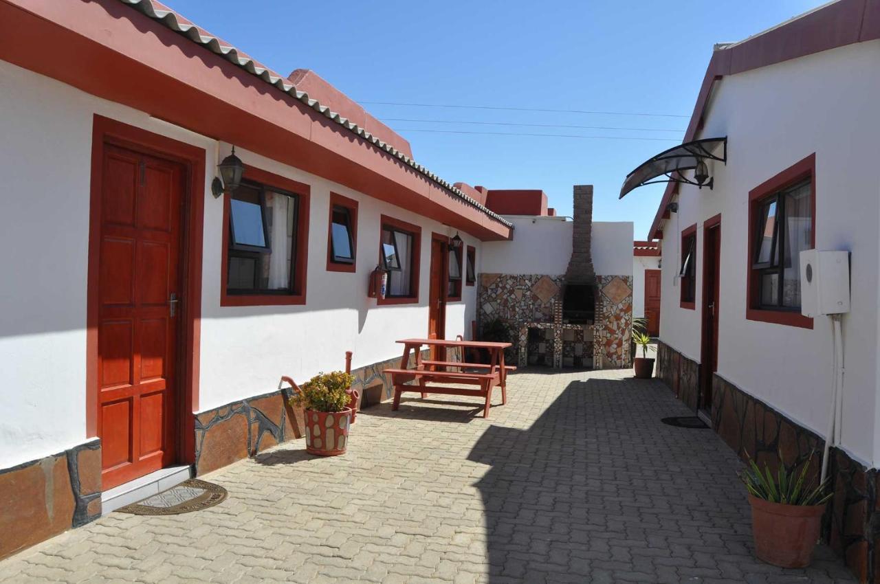 Timo's guesthouse accommodation Lüderitz Extérieur photo