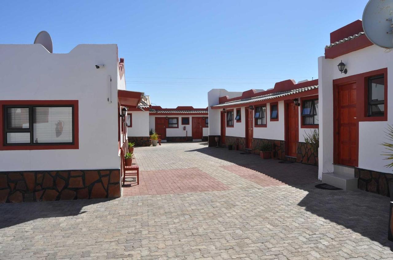Timo's guesthouse accommodation Lüderitz Extérieur photo